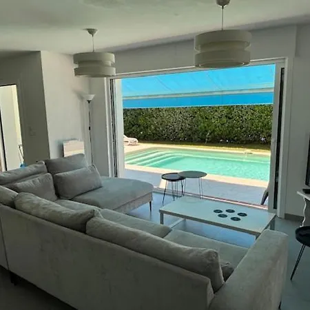 Maison Avec Piscine - Cote D'azur - *